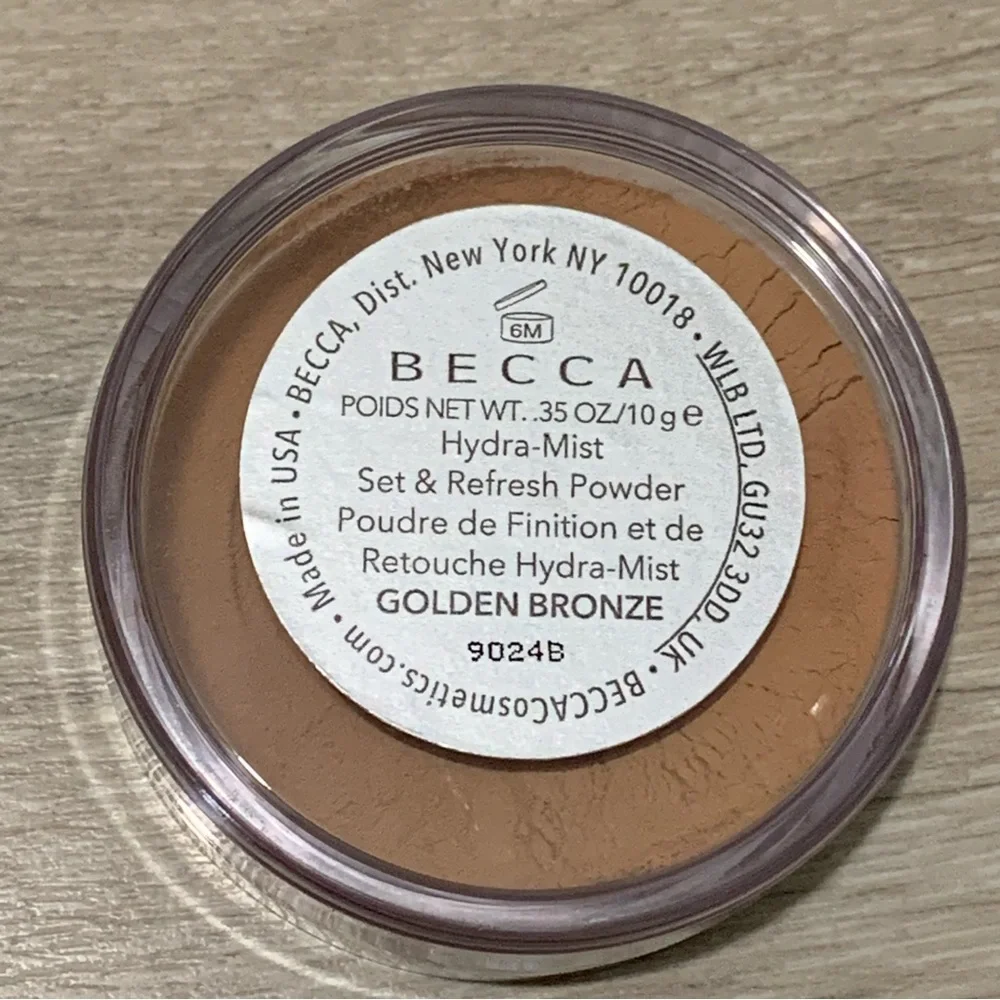 Becca hydra-mist setting and refreshing powder golden brown